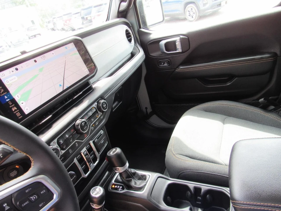 2024 Jeep JL Wrangler - Image 29 of 31