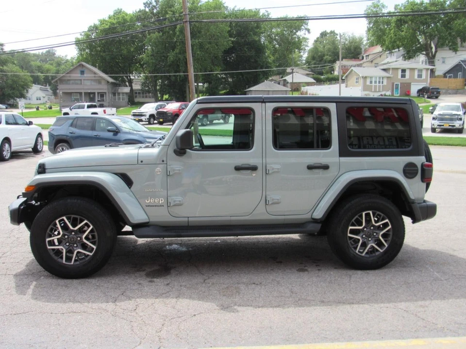 2024 Jeep JL Wrangler - Image 10 of 31