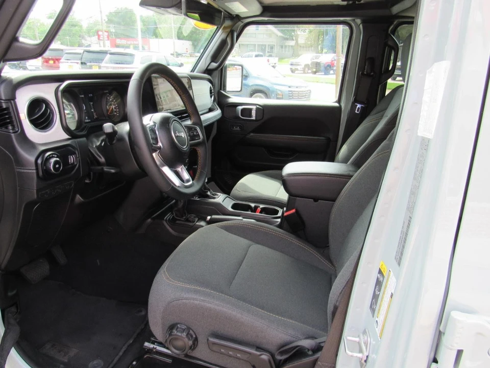 2024 Jeep JL Wrangler - Image 13 of 31