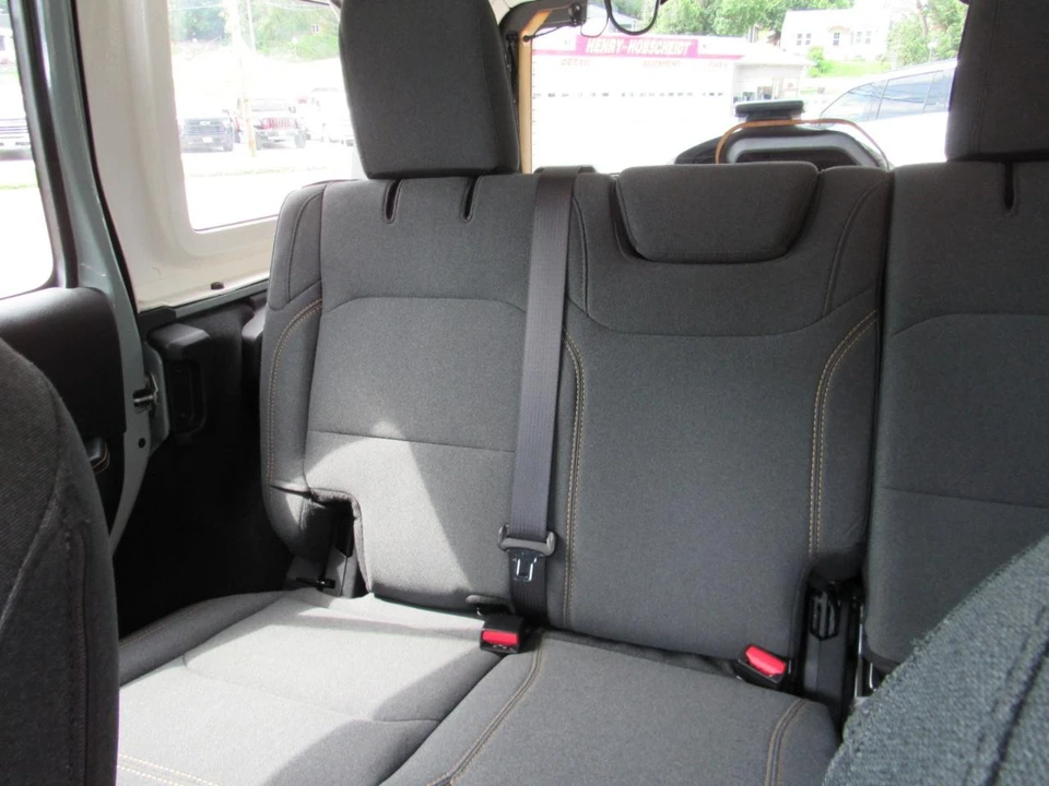 2024 Jeep JL Wrangler - Image 8 of 31