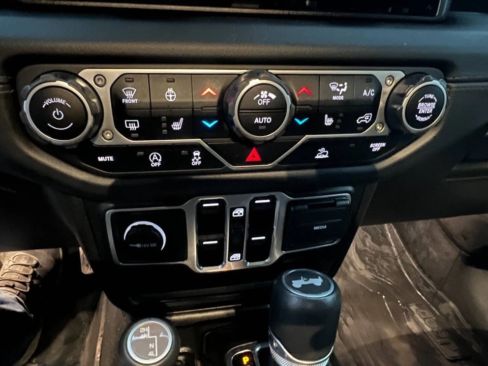 2024 Jeep JL Wrangler - Image 27 of 31