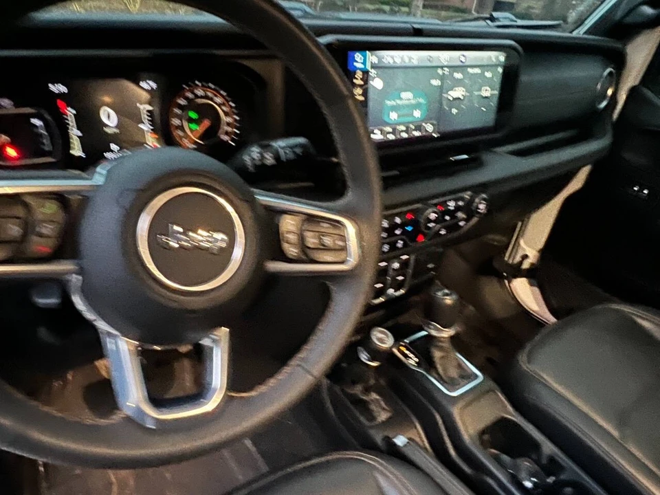 2024 Jeep JL Wrangler - Image 29 of 31
