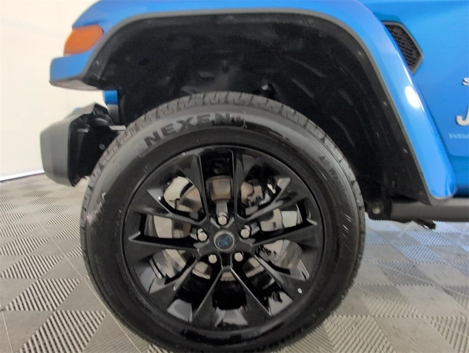 2024 Jeep JL Wrangler - Image 15 of 21
