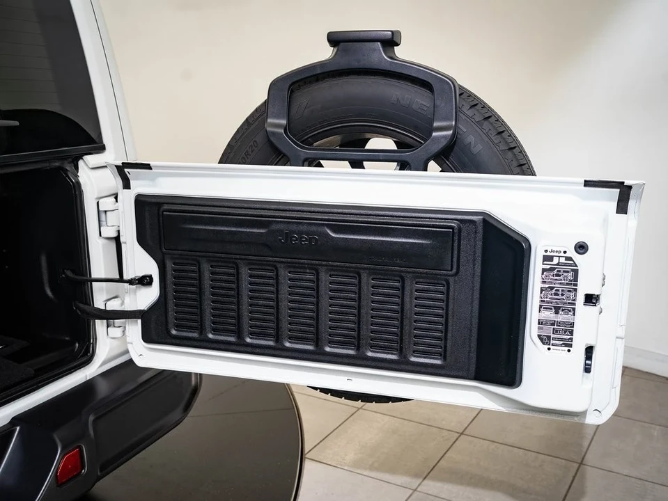 2024 Jeep JL Wrangler - Image 18 of 21