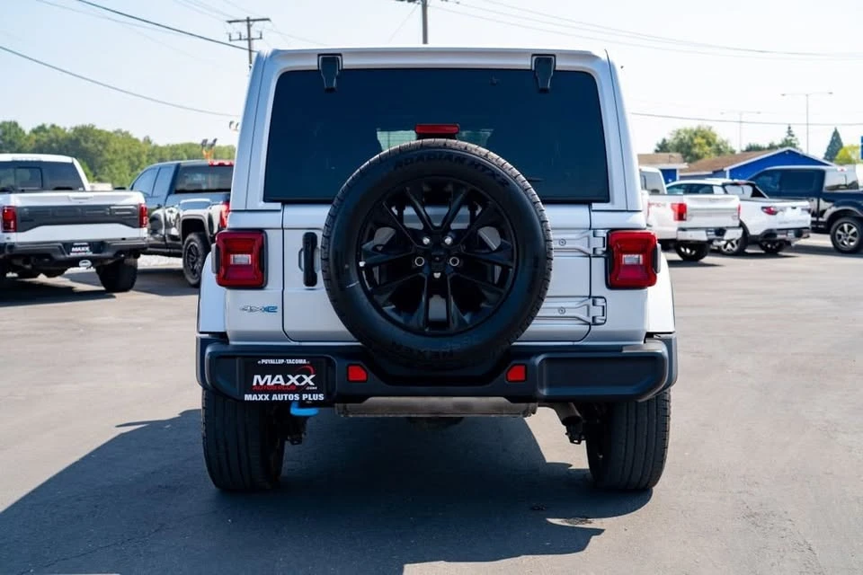 2024 Jeep JL Wrangler - Image 9 of 10