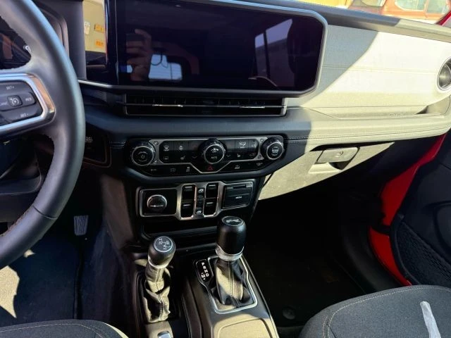 2024 Jeep JL Wrangler - Image 13 of 21