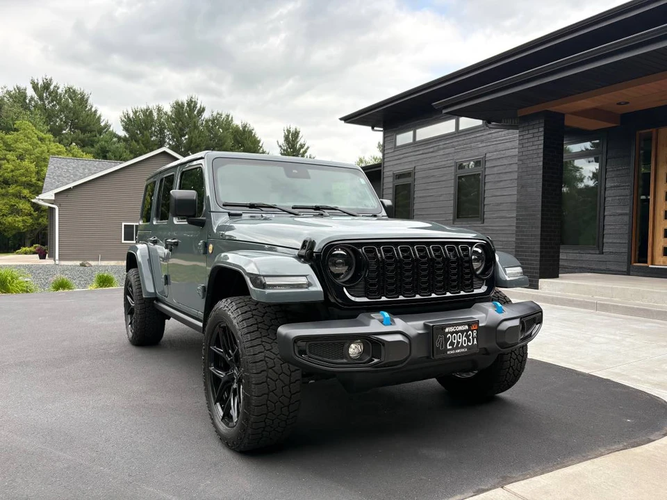 2024 Jeep JL Wrangler - Image 2 of 8