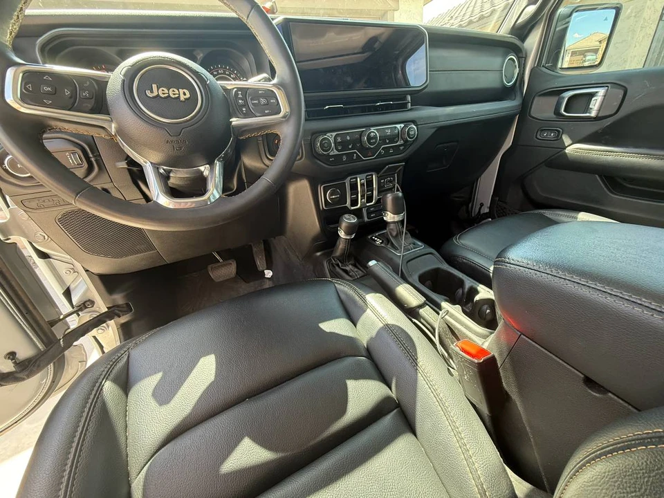 2024 Jeep JL Wrangler - Image 10 of 11