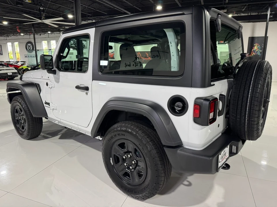 2024 Jeep JL Wrangler - Image 5 of 12