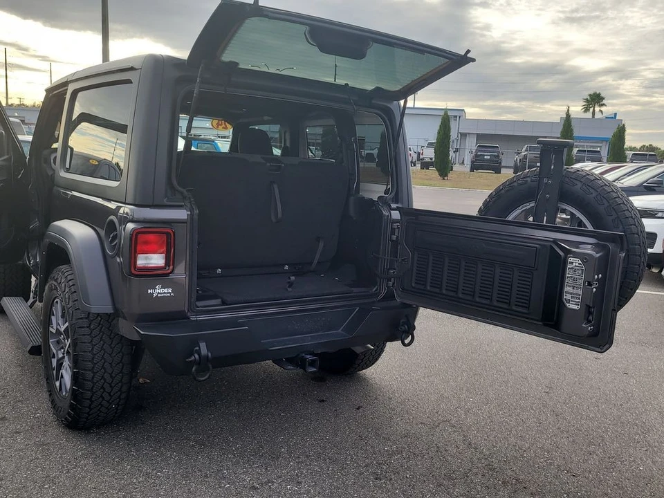 2024 Jeep JL Wrangler - Image 8 of 12