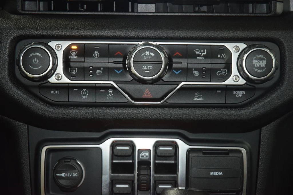 2024 Jeep JL Wrangler - Image 24 of 31