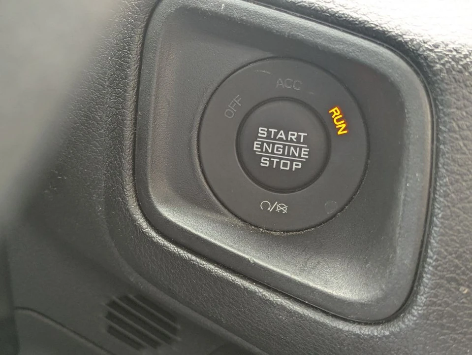 2024 Jeep JL Wrangler - Image 29 of 30