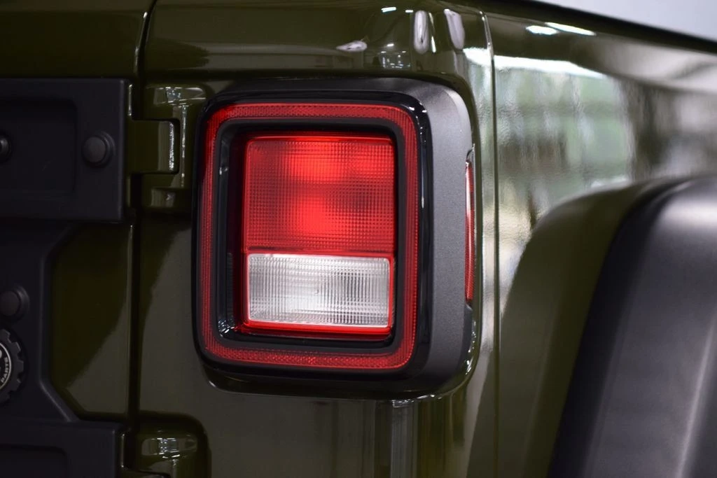 2024 Jeep JL Wrangler - Image 19 of 31