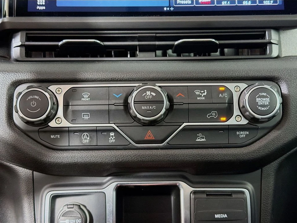 2024 Jeep JL Wrangler - Image 18 of 31