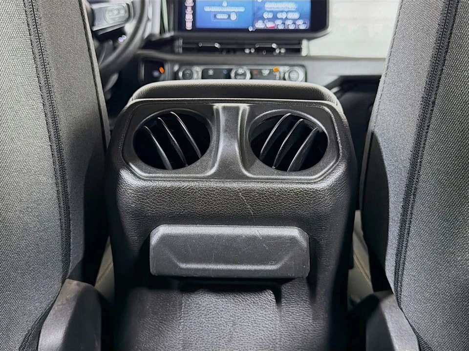 2024 Jeep JL Wrangler - Image 25 of 31