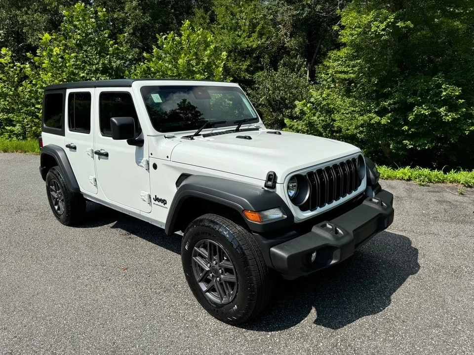 2024 Jeep JL Wrangler - Image 5 of 12