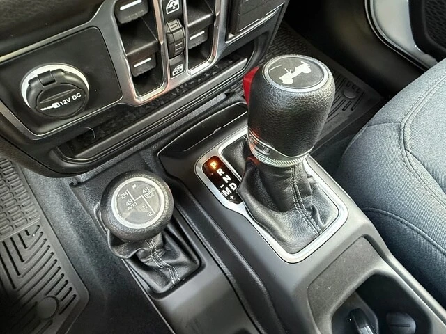 2024 Jeep JL Wrangler - Image 25 of 29