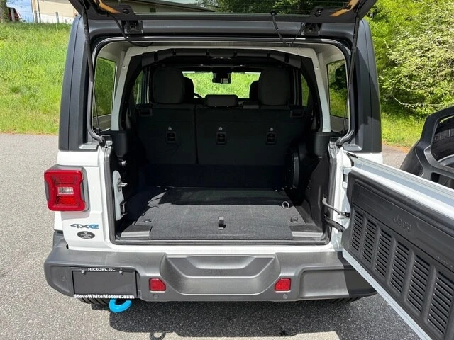 2024 Jeep JL Wrangler - Image 15 of 29