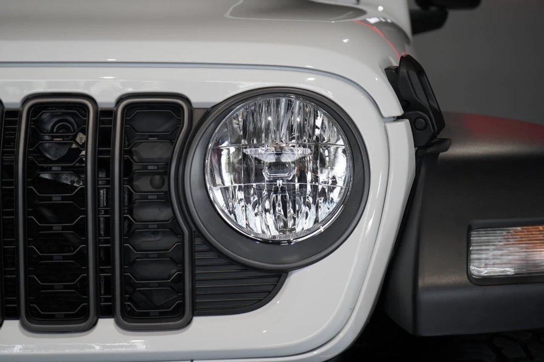 2024 Jeep JL Wrangler - Image 15 of 21
