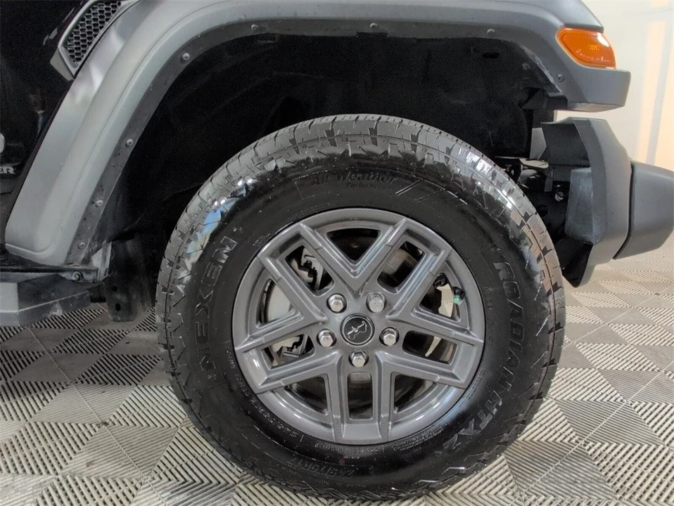 2024 Jeep JL Wrangler - Image 15 of 21