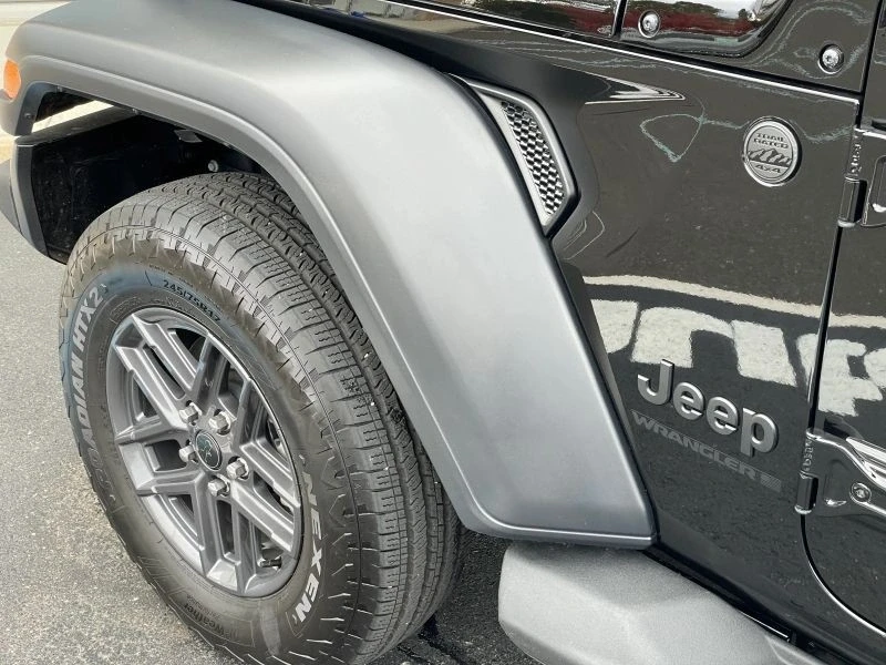 2024 Jeep JL Wrangler - Image 4 of 12