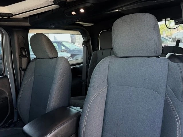 2024 Jeep JL Wrangler - Image 18 of 31