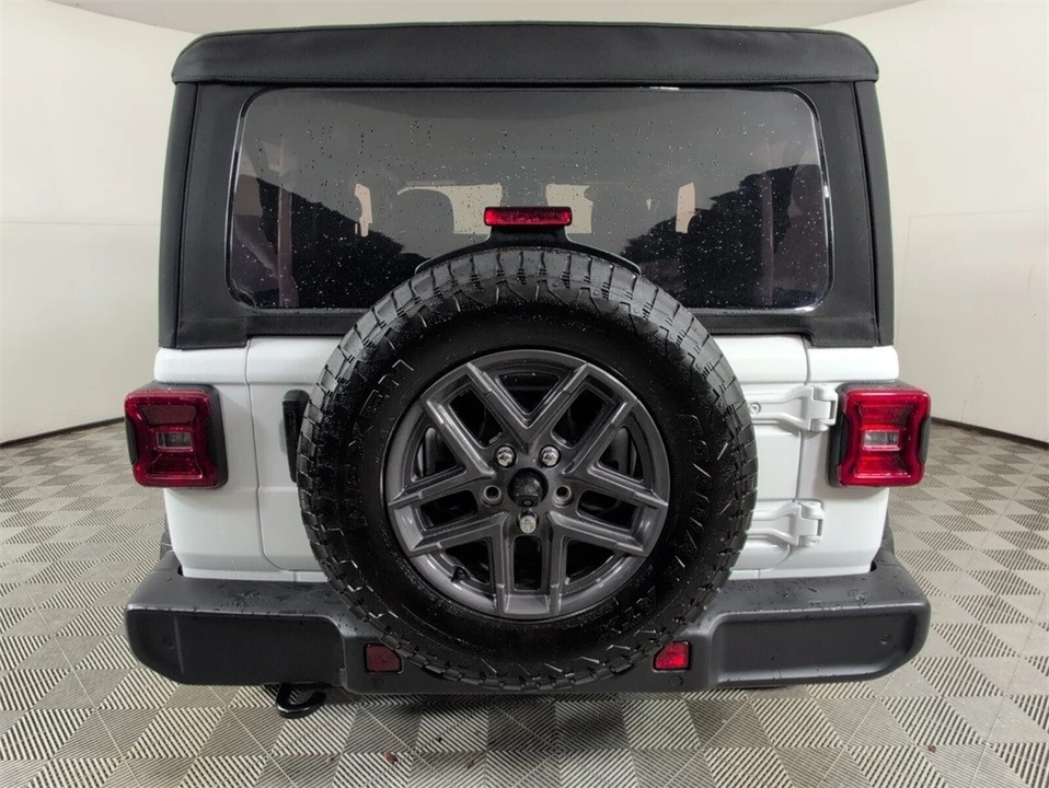 2024 Jeep JL Wrangler - Image 10 of 12