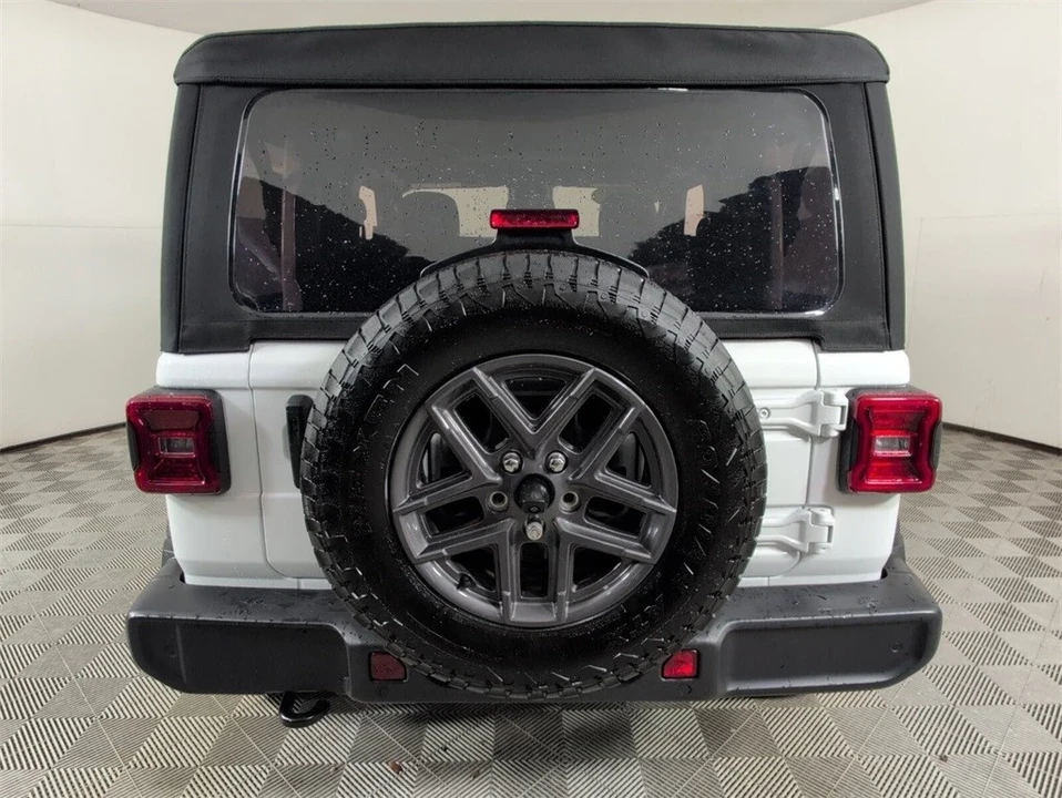 2024 Jeep JL Wrangler - Image 10 of 21