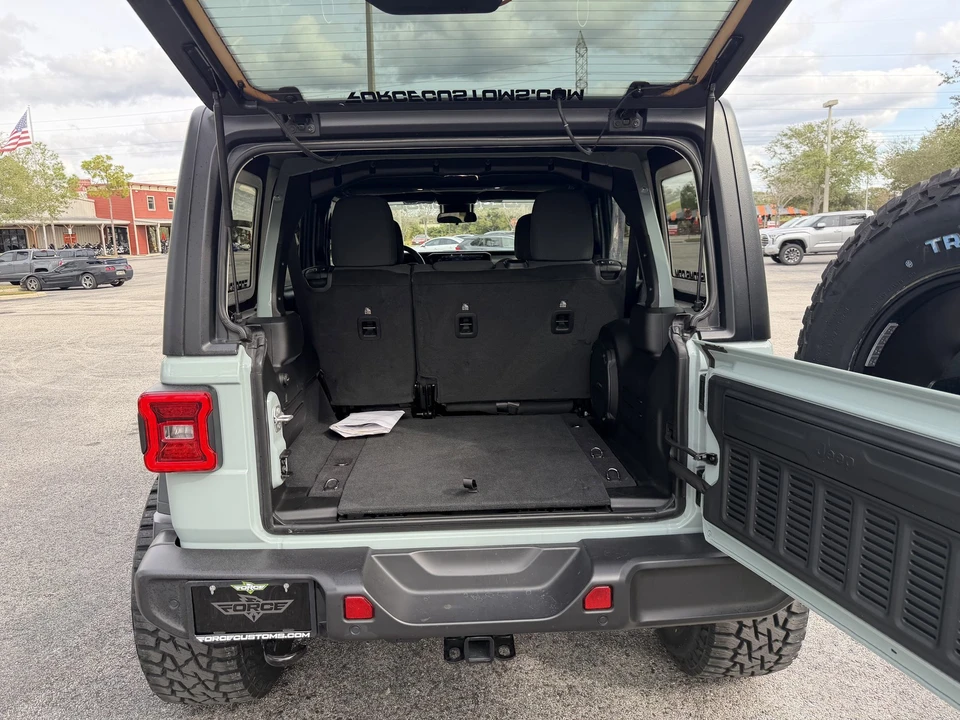 2024 Jeep JL Wrangler - Image 6 of 21