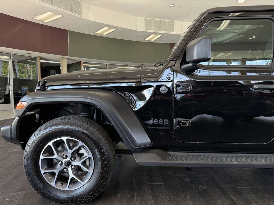 2024 Jeep JL Wrangler - Image 18 of 21