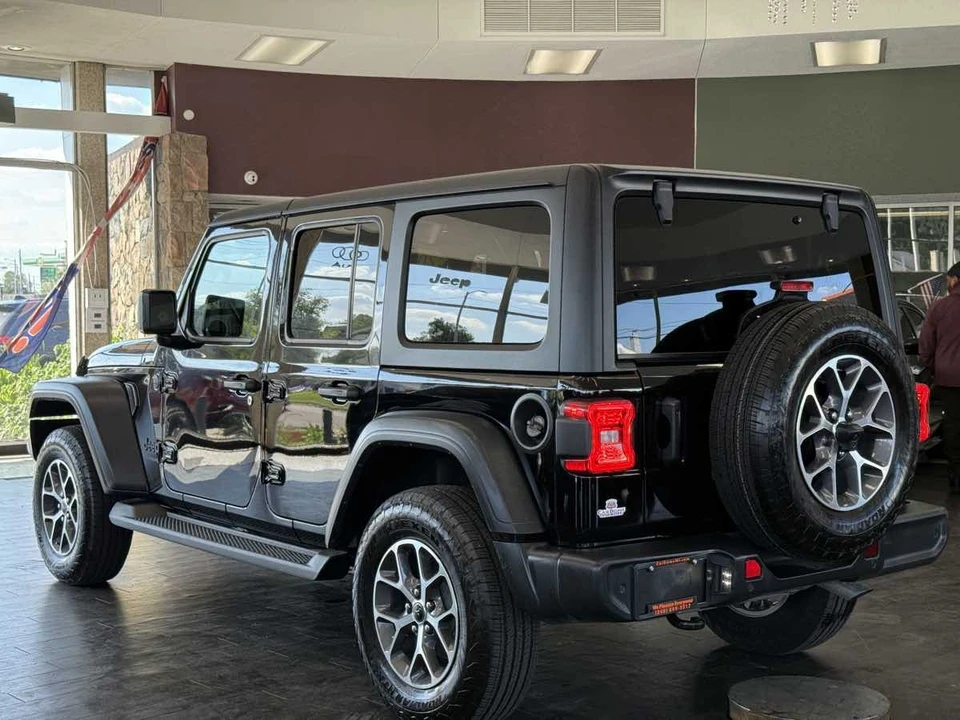 2024 Jeep JL Wrangler - Image 12 of 21