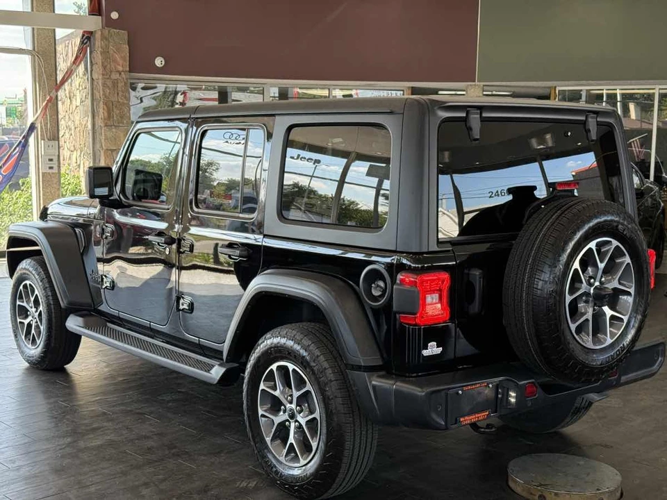 2024 Jeep JL Wrangler - Image 11 of 21