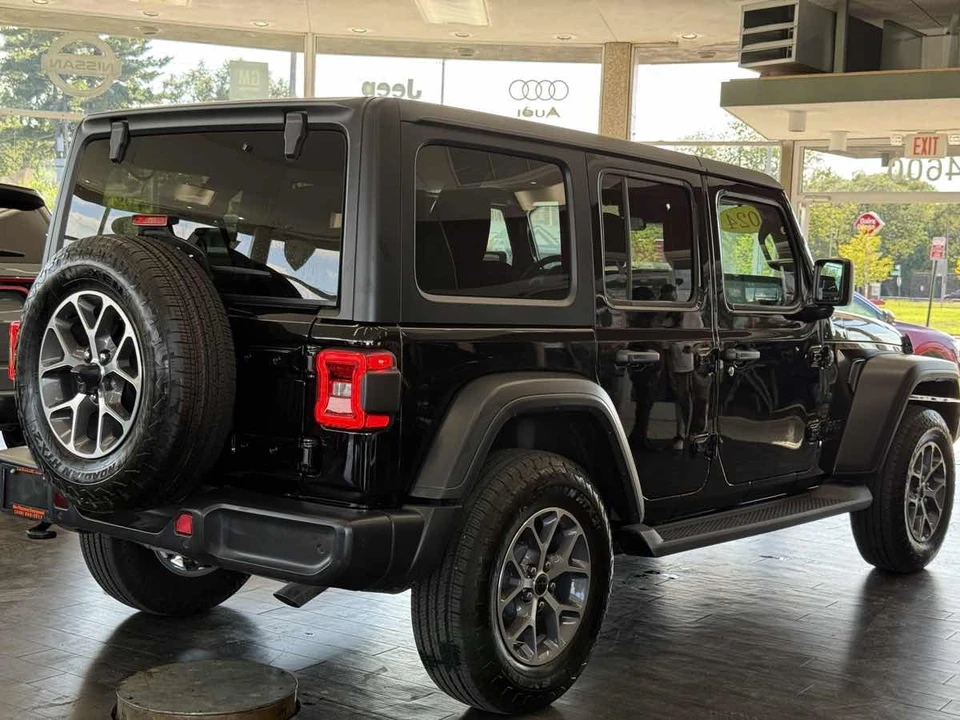 2024 Jeep JL Wrangler - Image 10 of 21