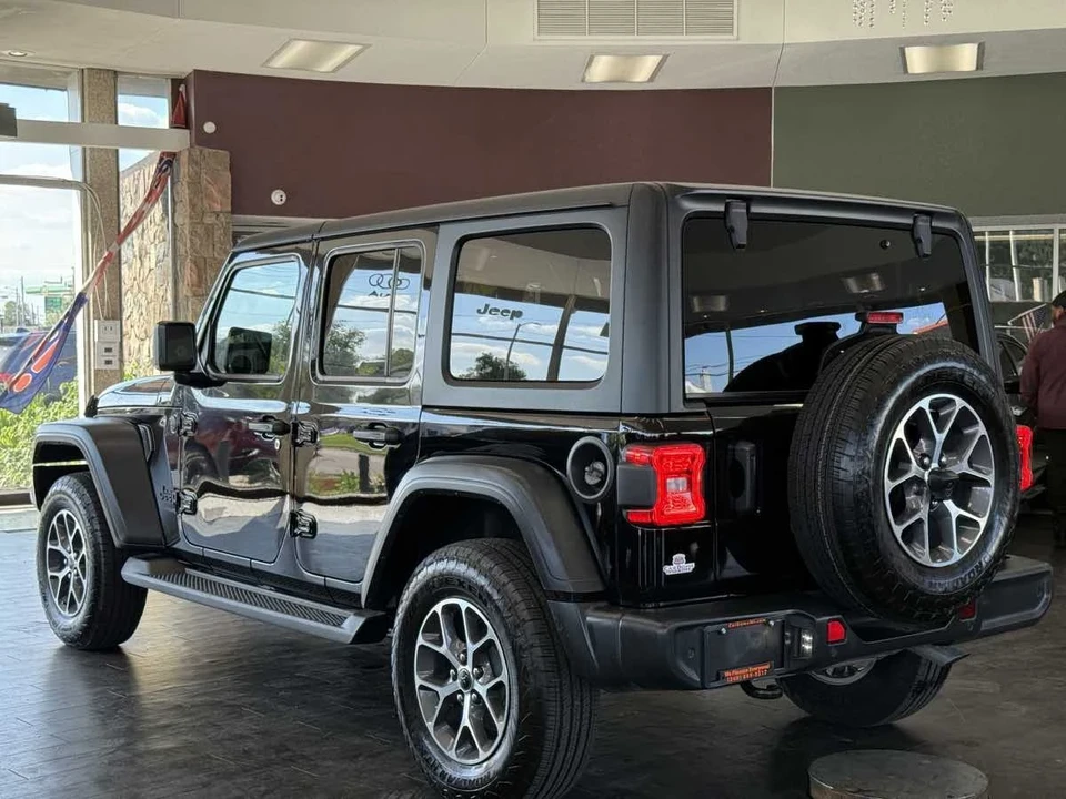 2024 Jeep JL Wrangler - Image 12 of 21