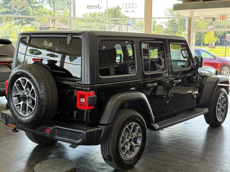 2024 Jeep JL Wrangler - Image 9 of 21