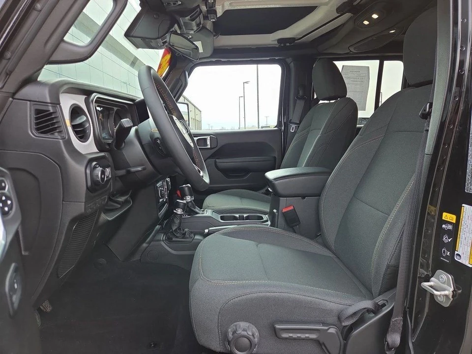 2024 Jeep JL Wrangler - Image 20 of 21