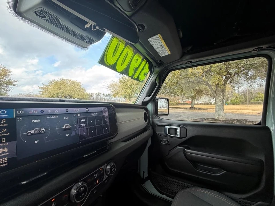 2024 Jeep JL Wrangler - Image 17 of 21