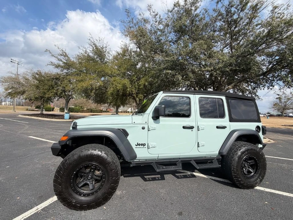 2024 Jeep JL Wrangler - Image 2 of 21