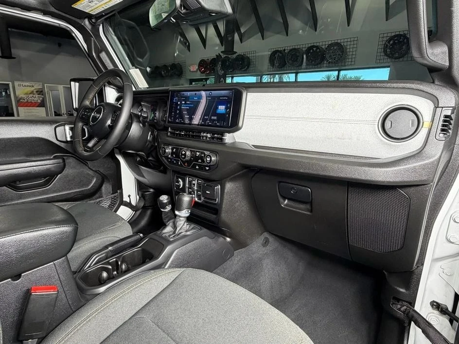 2024 Jeep JL Wrangler - Image 16 of 26