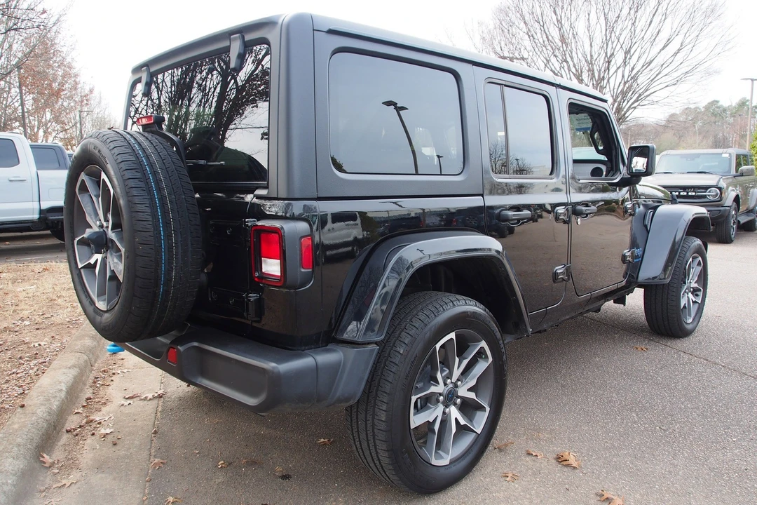2024 Jeep JL Wrangler - Image 7 of 21
