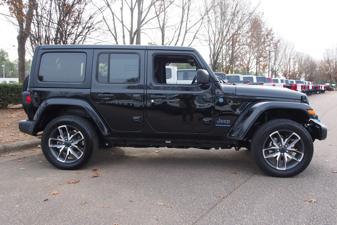 2024 Jeep JL Wrangler - Image 8 of 12