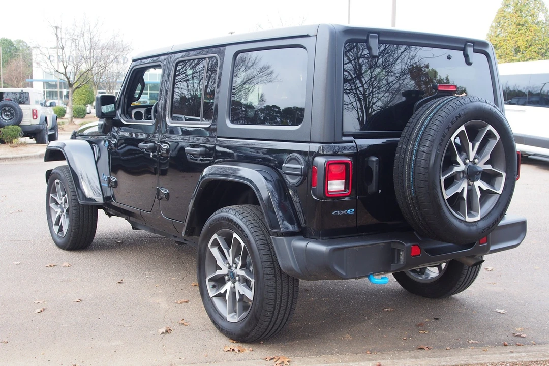2024 Jeep JL Wrangler - Image 5 of 12