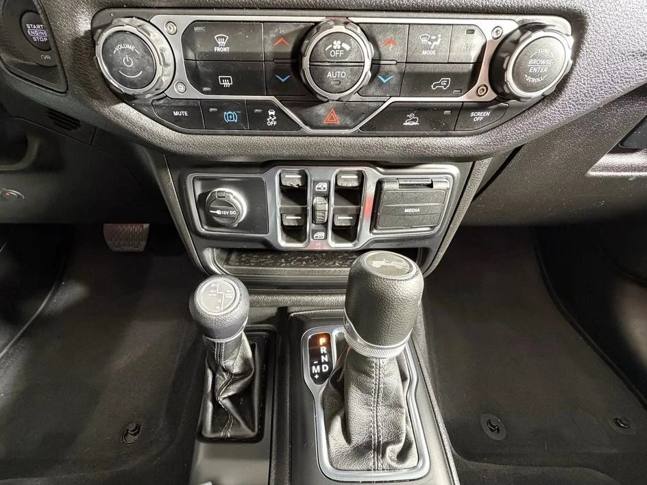 2024 Jeep JL Wrangler - Image 19 of 28