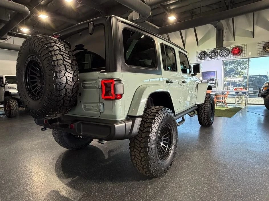 2024 Jeep JL Wrangler - Image 27 of 28