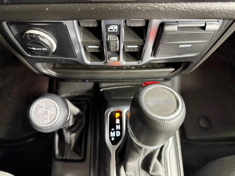 2024 Jeep JL Wrangler - Image 19 of 24