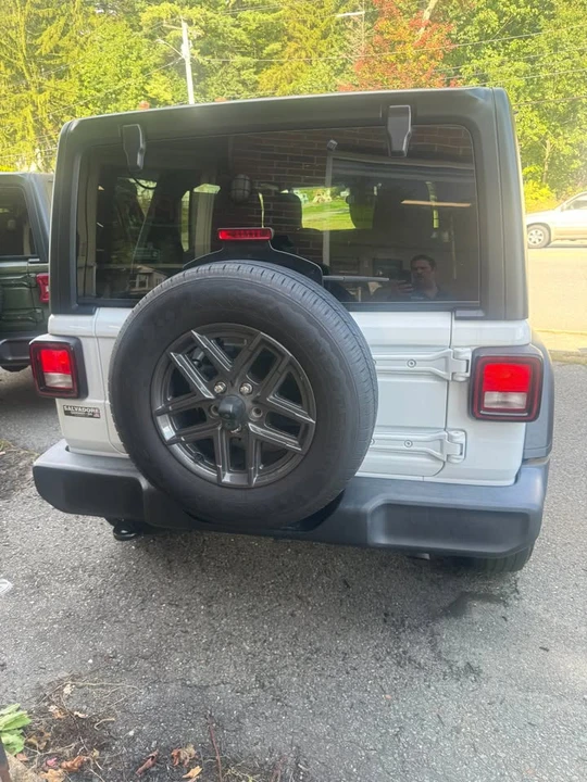 2024 Jeep JL Wrangler - Image 3 of 10