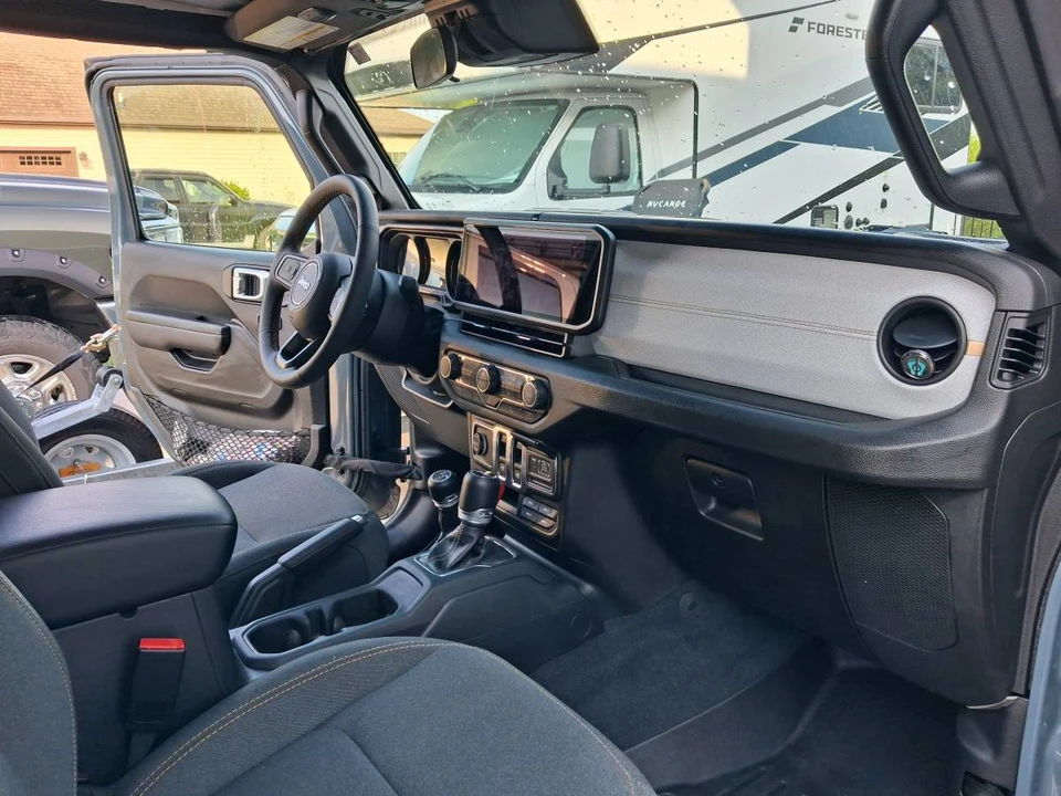 2024 Jeep JL Wrangler - Image 8 of 17