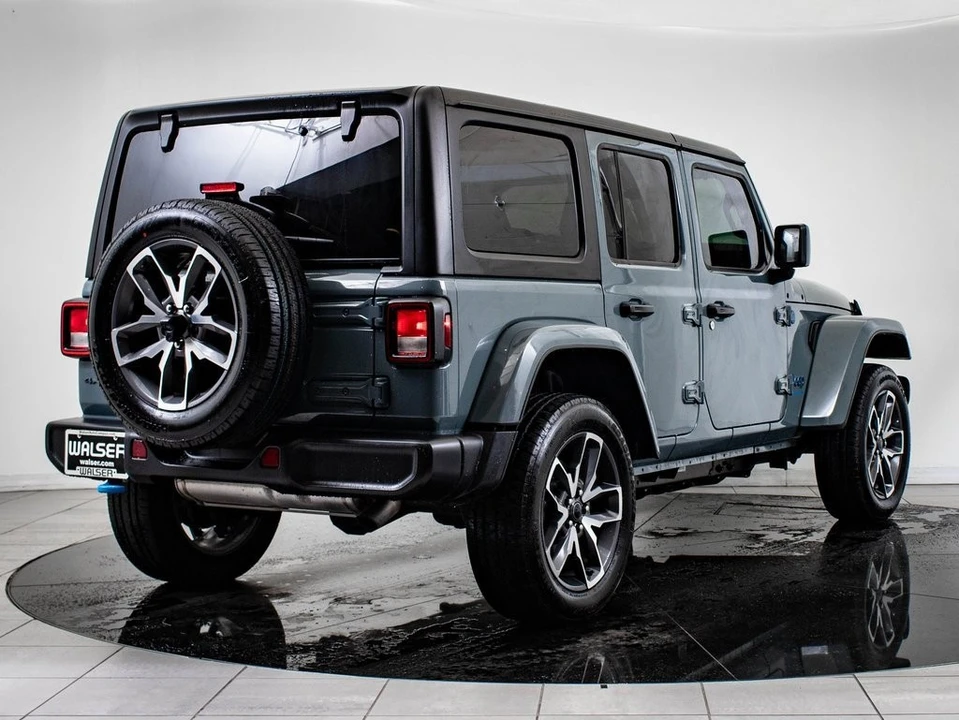 2024 Jeep JL Wrangler - Image 10 of 21