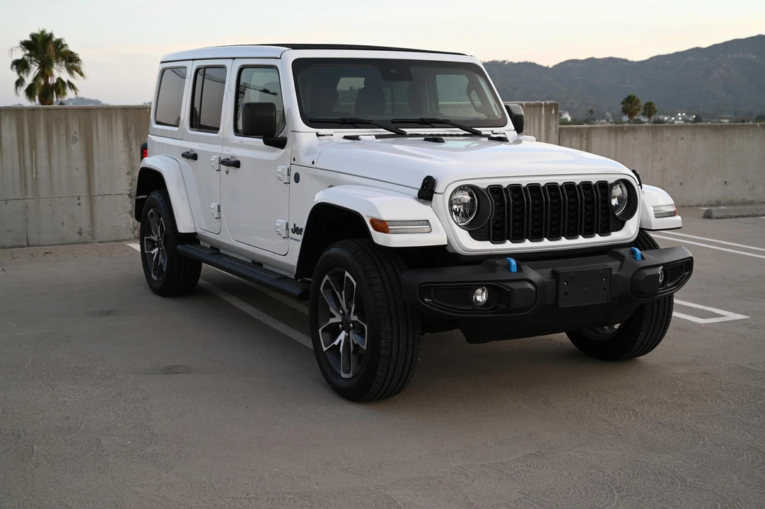 2024 Jeep JL Wrangler - Image 18 of 31