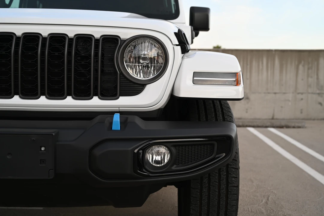 2024 Jeep JL Wrangler - Image 25 of 31